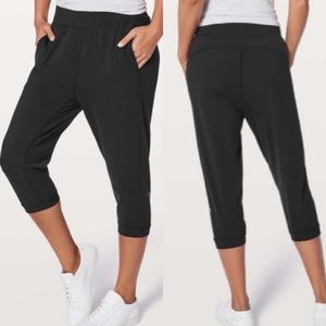 Lululemon Rejuvenate Crop Jogger